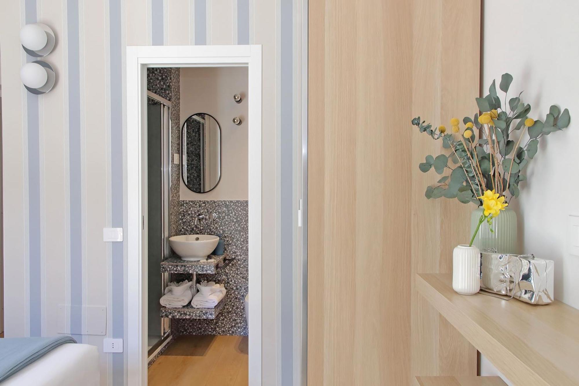 Ych-eleganza E Confort Vicino Metro Re Di Apartment